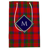 Red Christmas Wool Texture Plaid with Monogram Mittlere Geschenktüte (Vorderseite)