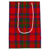 Red Christmas Wool Texture Plaid with Monogram Mittlere Geschenktüte (Rückseite)