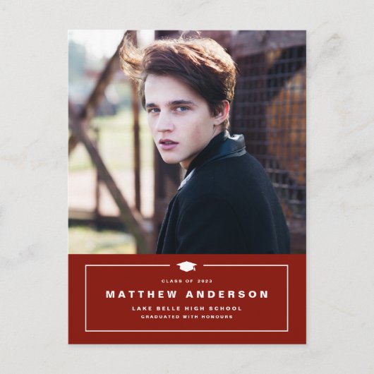 Red Classic Graduation Cap Foto Abschluss Ankündigungspostkarte (Vorderseite)