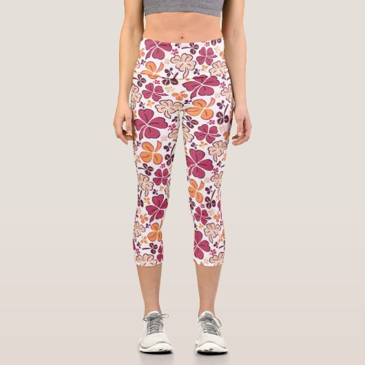 Red Clover Kleeblatt Pattern St Patrick`s Day Capri Leggings (Vorderseite)