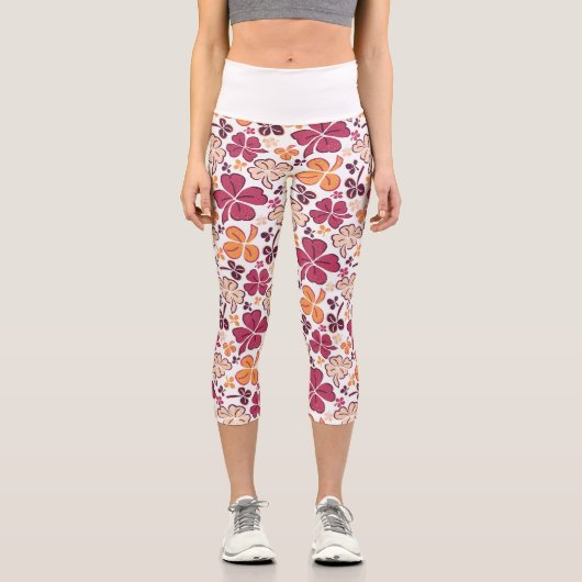 Red Clover Kleeblatt Pattern St Patrick`s Day Capri Leggings (Vorderseite)