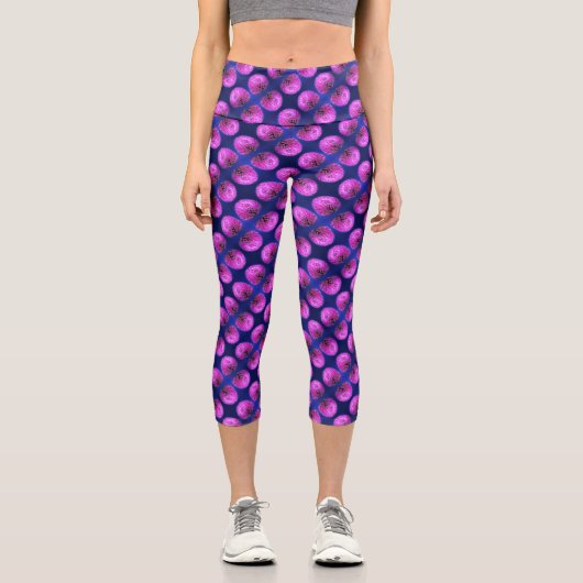 Red Clover Wildblume Abstraktes Muster Capri Leggings (Vorderseite)