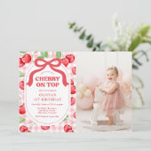 Red Coquette Bow Cherry On Top Birthday Photo Einladung (Stehend Vorderseite)