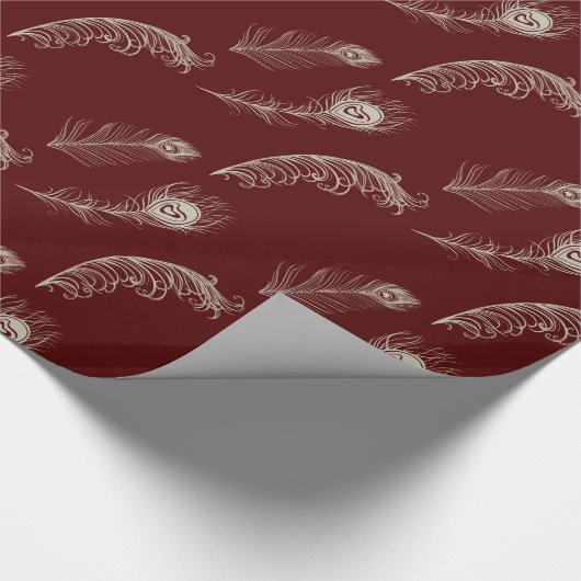 Red Cream Peacock Feathers Birthday Geschenkpapier (Ecke)