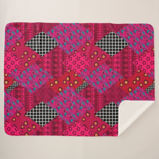 Red Crimson Colorful Patchwork Sherpadecke (Vorderseite (Horizontal))