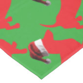 Red-Dackel - Und-Santa-Hat Tischdecke (Schrägansicht)