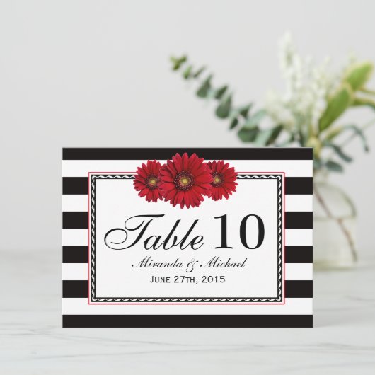 Red Daisis and Stripes Wedding Table Cards Einladung (Stehend Vorderseite)