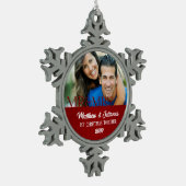 Red Damask 1. Weihnachtsfest Zusammen Foto Schneeflocken Zinn-Ornament (Links)