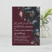 Red Dark Moody Romantic Black Peony Gothic Wedding Einladung (Stehend Vorderseite)