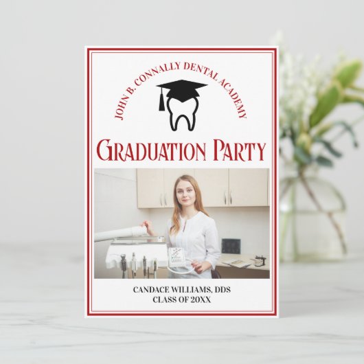 Red Dental School Foto Custom Graduation Party Einladung (Stehend Vorderseite)