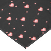 Red Diamond Hearts Nahtloses Muster Tischdecke (Schrägansicht)