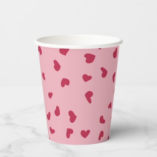 Red Doodled Hearts on Pink Pappbecher (Rückseite)