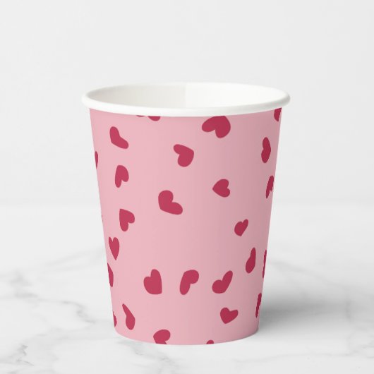 Red Doodled Hearts on Pink Pappbecher (Links)