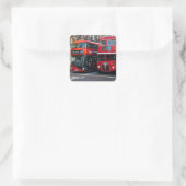 Red Double Decker Buses Quadratischer Aufkleber (Tasche)
