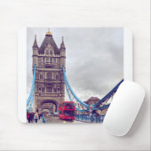 Red Double Decker Crosses Tower Bridge in London Mousepad (Mit Mouse)
