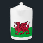 Red Dragon Celtic Flag Wales & Welsh<br><div class="desc">Ein Drachenziel: Eine neue Flagge für die Kelte - Inspiriert durch den reichen Wandteppich keltischer Geschichte und Mythologie, vereint das Flaggendesign traditionelle keltische Symbolik und einen mächtigen roten Drachen. Die farbenfrohe Farbpalette der Fahne mit leuchtendem Grün und knalligem Weiß erinnert an die üppige Landschaft und den bleibenden Geist keltischer Länder....</div>