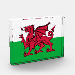 Red Dragon Celtic Flag Wales & Welsh Fotoblock<br><div class="desc">Ein Drachenziel: Eine neue Flagge für die Kelte - Inspiriert durch den reichen Wandteppich keltischer Geschichte und Mythologie, vereint das Flaggendesign traditionelle keltische Symbolik und einen mächtigen roten Drachen. Die farbenfrohe Farbpalette der Fahne mit leuchtendem Grün und knalligem Weiß erinnert an die üppige Landschaft und den bleibenden Geist keltischer Länder....</div>