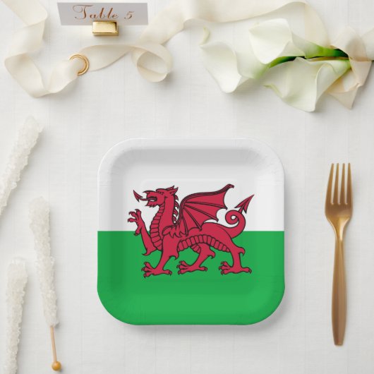 Red Dragon Celtic Flag Wales & Welsh Pappteller (Hochzeit)