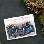 Red Drifting Snowflakes Sehr frohe Weihnachts-Foto Feiertagskarte<br><div class="desc">Rot-weiße Weihnachtskarte mit einem Foto Ihrer Familie. Snowflake themed Frohe Weihnachtsfotokarte mit hübschen Schneeflocken und roten Schriftart. Wünschen Sie Freunden und Familie ein frohes Weihnachtsfest mit dieser Schneeflocken thematischen Weihnachtskarte mit einem Weihnachtsgrüße in einem roten Schrift.</div>