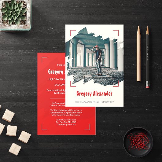 Red Edgy Abstrakt Brushstroke Foto Abschluss Einladung