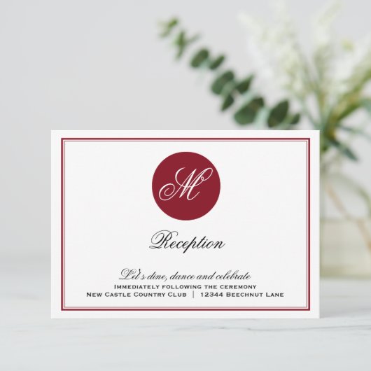 Red Elegant Script Monogram Empfang Card Begleitkarte (Stehend Vorderseite)