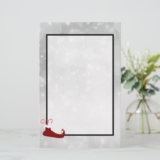 Red Elf Shoe auf Silver Bokeh Hintergrund Briefpapier (Stehend Vorderseite)