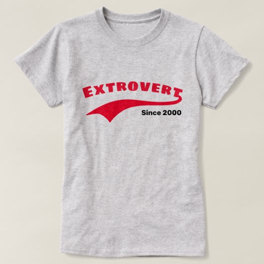 Red Extrovert Typografie Swoosh Custom Date T-Shirt (Design vorne)