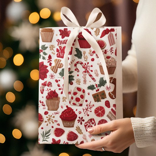 Red Festive Christmas Pattern | Gift Bag Mittlere Geschenktüte