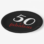 Red Fifty und fabelhafte Black Birthday Party Pappteller (Schrägansicht)