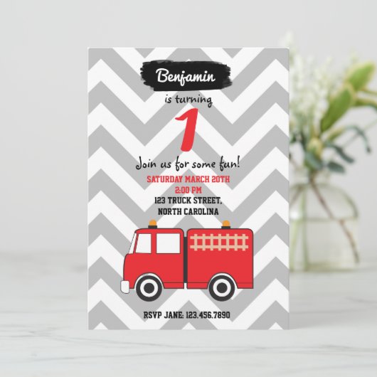 Red Fire Truck Birthday Einladung für Junge oder M (Stehend Vorderseite)