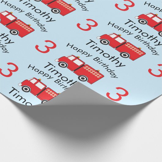 Red Fire Truck Pattern Boy's Name & Age Birthday Geschenkpapier (Ecke)