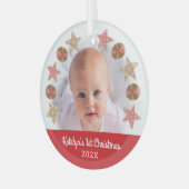 Red First Christmas Baby Foto Girl Cookie Wreath Ornament Aus Glas (Vorderseite links)