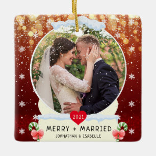 Red First Merry + Verheiratet White Snow Globe Keramikornament