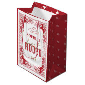 Red First Rodeo Birthday Favor Bag - Western Cowbo Mittlere Geschenktüte (Vorderseite Schrägansicht)