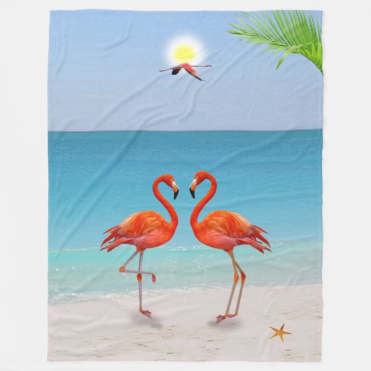Red Flamingo Couple & Palm Leaf am Strand Fleecedecke (Vorderseite)