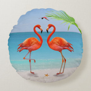 Red Flamingo Couple & Palm Leaf am Strand Rundes Kissen