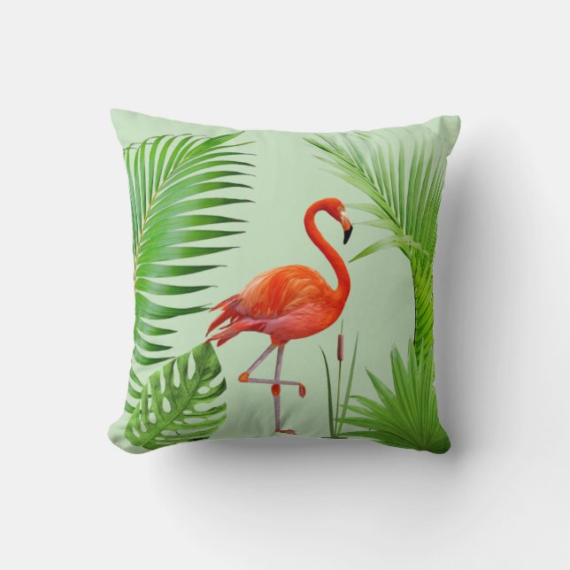 Red Flamingo & Tropical Palm Blätter auf Green Kissen (Vorderseite)