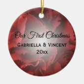 Red Floral First Christmas Zusammen Keramik Ornament (Vorne)