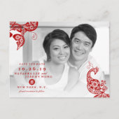 Red Floral Peacock Foto Chinesisch Save the Date Ankündigungspostkarte (Vorderseite)
