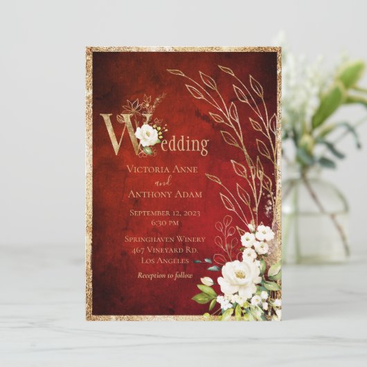 Red Floral Rustic Script Wedding Einladung (Stehend Vorderseite)