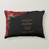 Red Floral Wedding Anniversary Accent Pillow Dekokissen (Vorderseite)