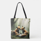Red Fox Cuddle in Misty Forest Tasche (Rückseite)