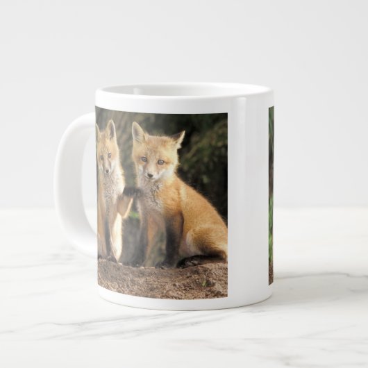 Red Fox Jungtier vor den Vulpes vulpes) Jumbo-Tasse (Vorderseite Links)