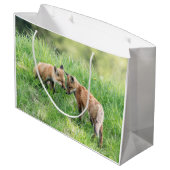 Red Fox Kits Große Geschenktüte (Rückseite Schrägansicht)