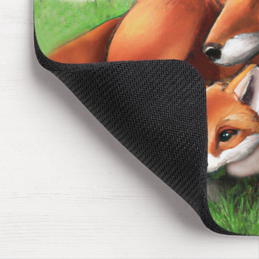 Red Fox Mutter und Kits im Gras Mousepad (Ecke)