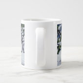 Red Fox sitzend auf der Schneebrücke, Vulpes, Mt. Jumbo-Tasse (Rückseite)