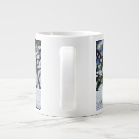 Red Fox sitzend auf der Schneebrücke, Vulpes, Mt. Jumbo-Tasse (Rückseite)