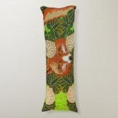 RED FOX UNTER DEN GRÜNEN BLÄTTER UND FOLIAGE SEITENSCHLÄFERKISSEN (Vorderseite Vertikal)