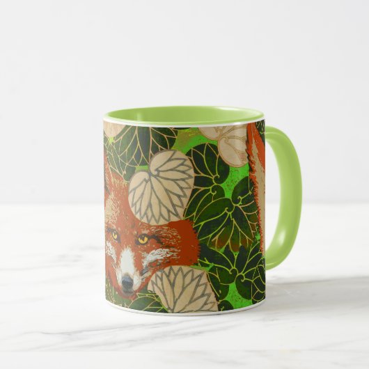 RED FOX UNTER DEN GRÜNEN BLÄTTER UND FOLIAGE TASSE (VorderseiteRechts)