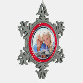 Red Frame Polka Dot Keepake Schneeflocken Zinn-Ornament (Links)